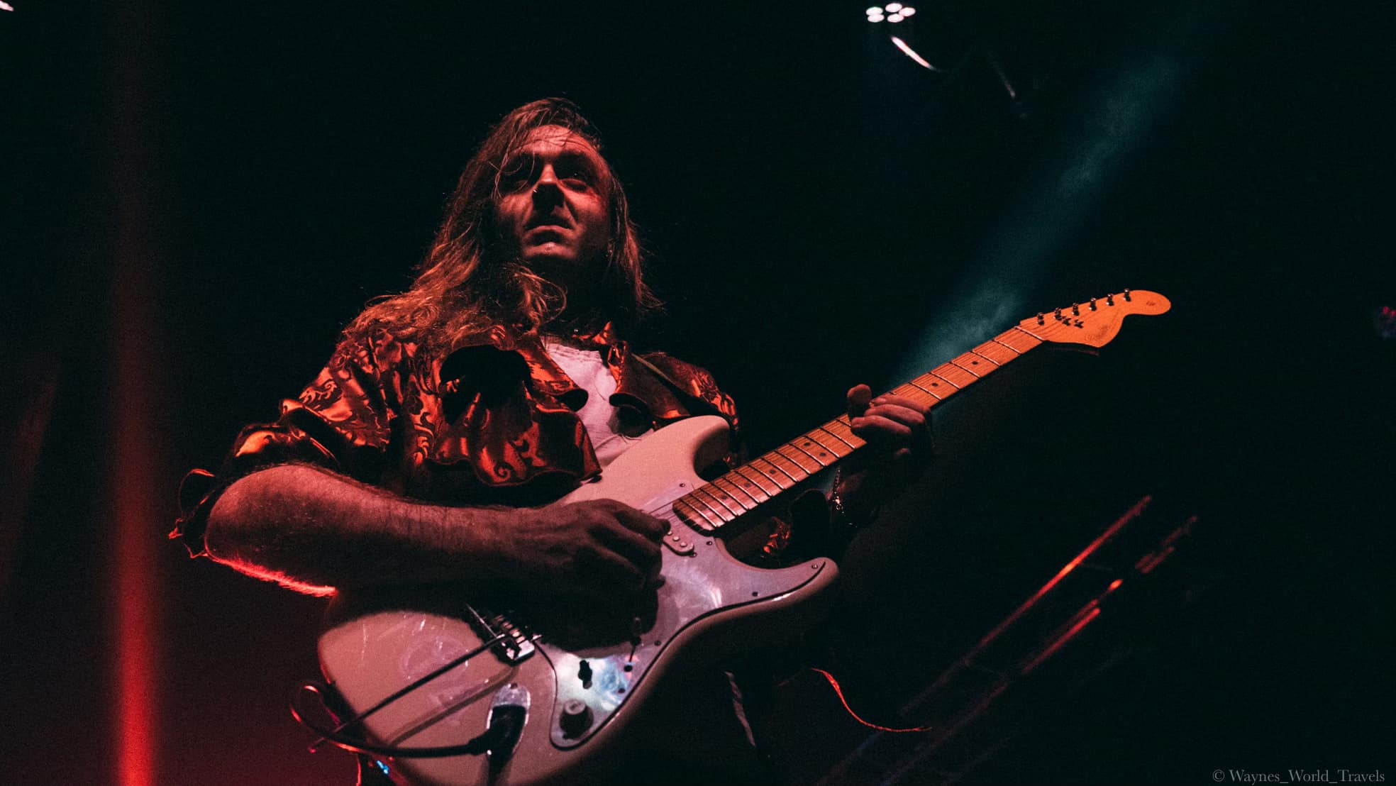 MELŌ: A Theatrical Journey Through Extremes